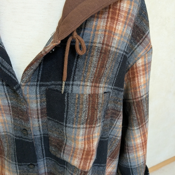 BiBi Multicolor Plaid Utility Shacket - Picture 4 of 6